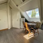 Stunning Hilltop Nest Unparalleled Views - Ideal For Tourists Business